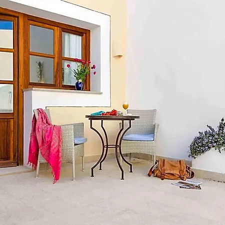 Staycatalina Boutique Hotel-Apartments-3